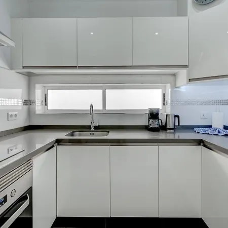 아파트 Stunning Flat With Wonderful Sea Views